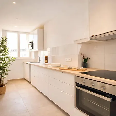 Modern Flat Near Bercy Daire