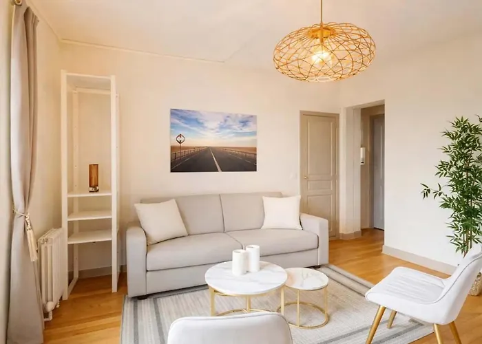 Modern Flat Near Bercy
