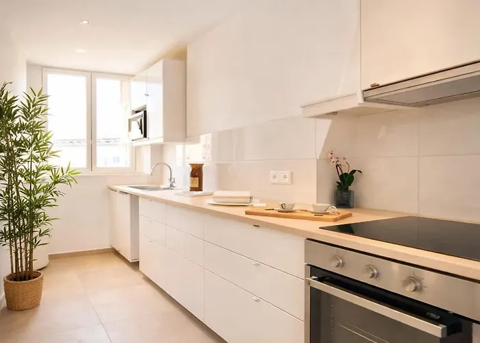 Modern Flat Near Bercy Daire