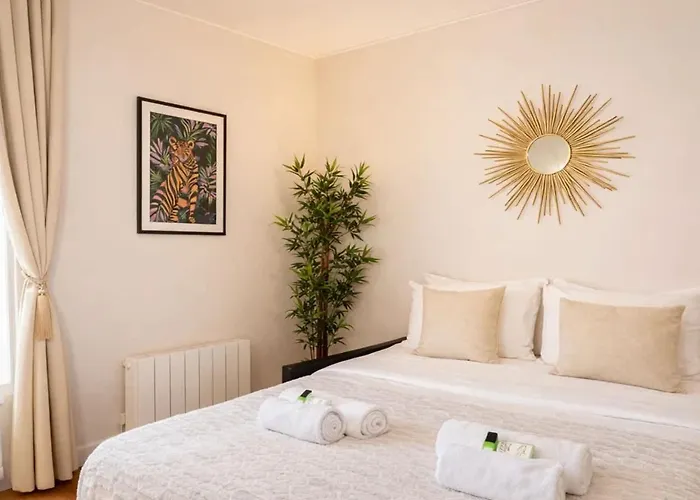 Modern Flat Near Bercy Daire