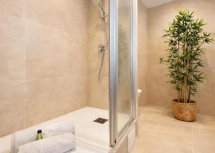Modern Flat Near Bercy Daire